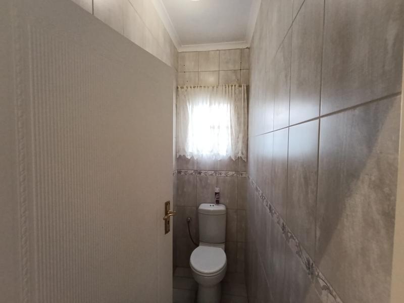 4 Bedroom Property for Sale in Middelburg Eastern Cape